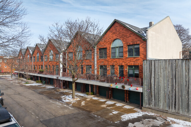 2743 N Wolcott Ave in Chicago, IL - Building Photo - Building Photo