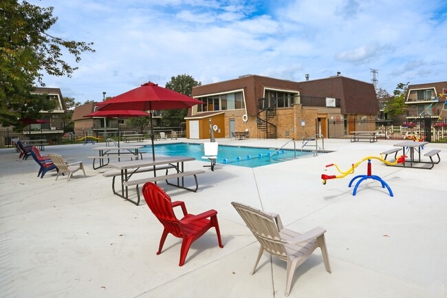 Timber Lake in West Chicago, IL - Building Photo - Building Photo