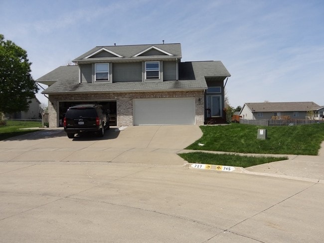property at 727 Andy Ct
