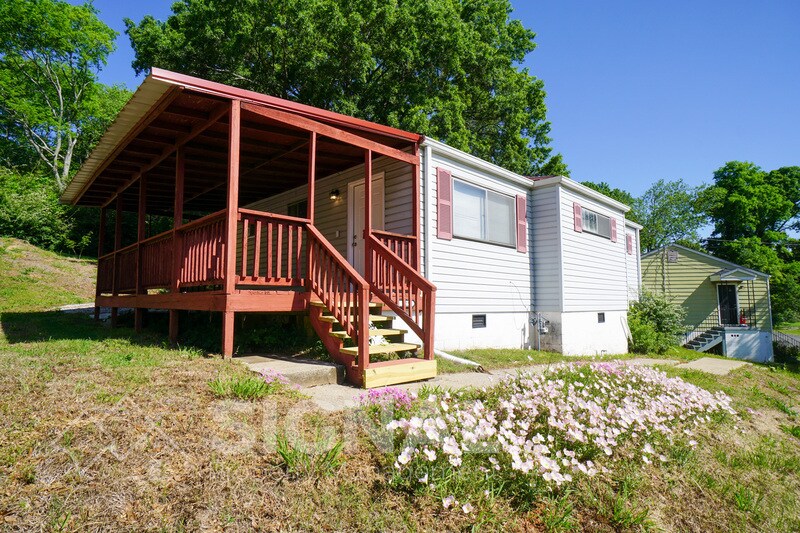 225 Pine St in Hueytown, AL - Building Photo