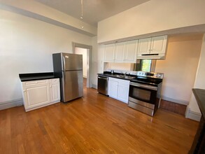 877 Dennison Ave in Columbus, OH - Foto de edificio - Building Photo