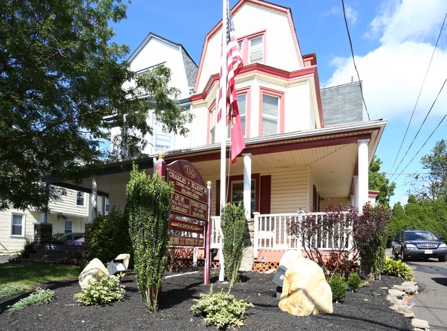 110 Central Ave in Cheltenham, PA - Foto de edificio - Building Photo