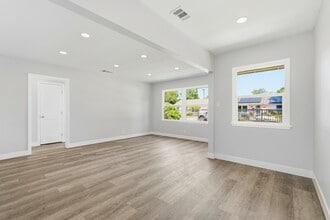 16918 Marlin Pl in Van Nuys, CA - Building Photo - Building Photo