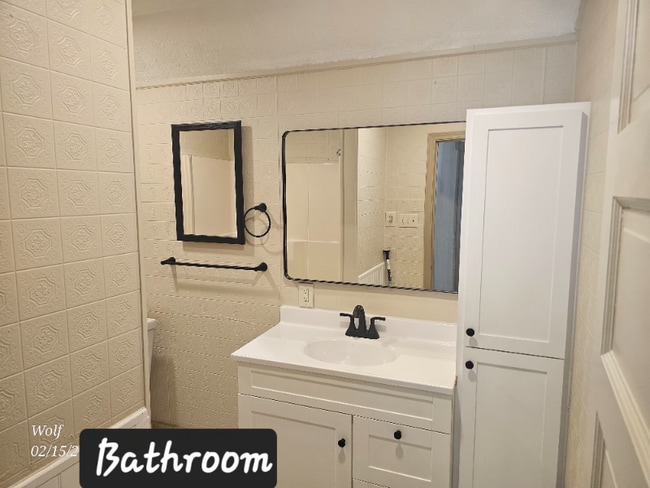 205 Clark St in Elyria, OH - Foto de edificio - Building Photo