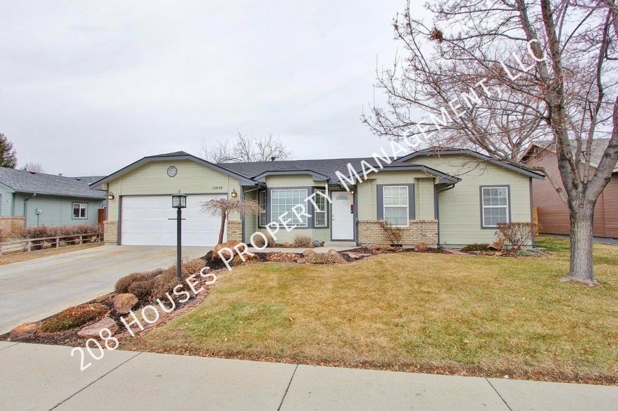 12038 W Dickens Dr in Boise, ID - Building Photo