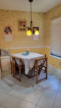 1426 Park Shore Cir, Unit 1 in Ft. Myers, FL - Foto de edificio - Building Photo