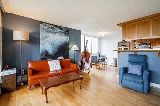 4200 Mayberry St in Burnaby, BC - Building Photo - Building Photo