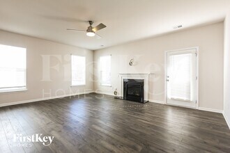 562 Hillpark Ln in Greer, SC - Foto de edificio - Building Photo