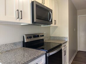 7602 Bellehaven Dr in Gloucester Point, VA - Building Photo - Building Photo