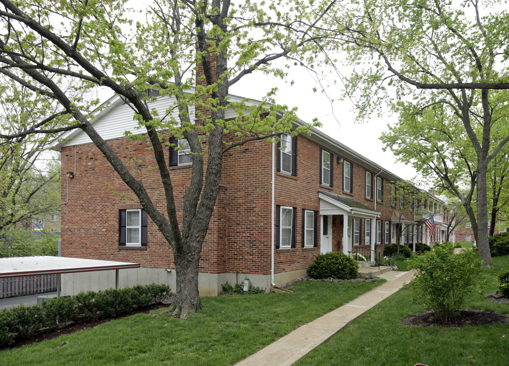 The Cloisters Apartments in Kirkwood, MO - Building Photo