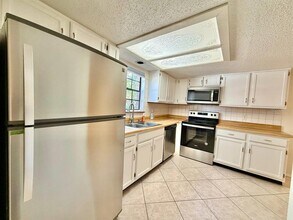 3416 Sunrise Villas Ct N in Tampa, FL - Building Photo - Building Photo