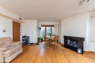 812 S Miller St-Unit -2S in Chicago, IL - Building Photo - Building Photo