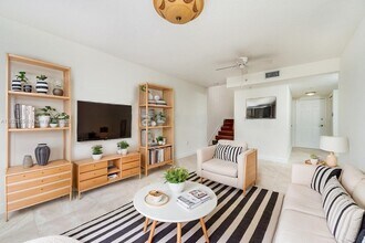 280 SW 20th Rd in Miami, FL - Foto de edificio - Building Photo