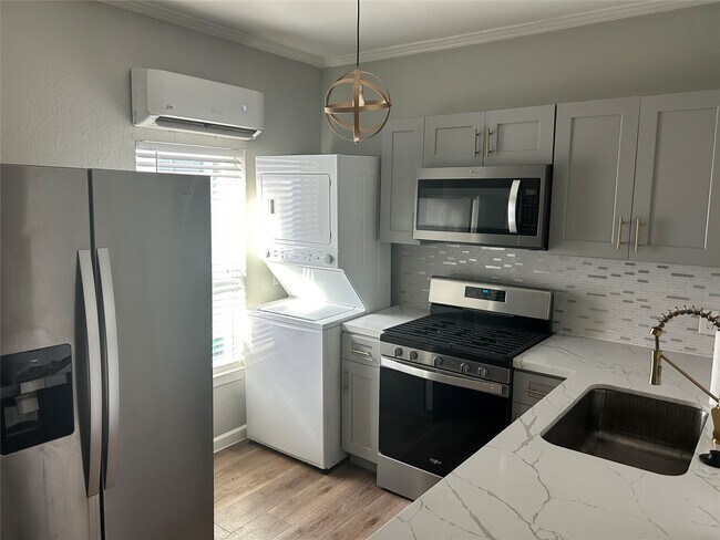 5105 Sherman St in Houston, TX - Building Photo - Building Photo