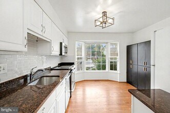 5502 Lakewhite Ct in Fairfax, VA - Building Photo - Building Photo