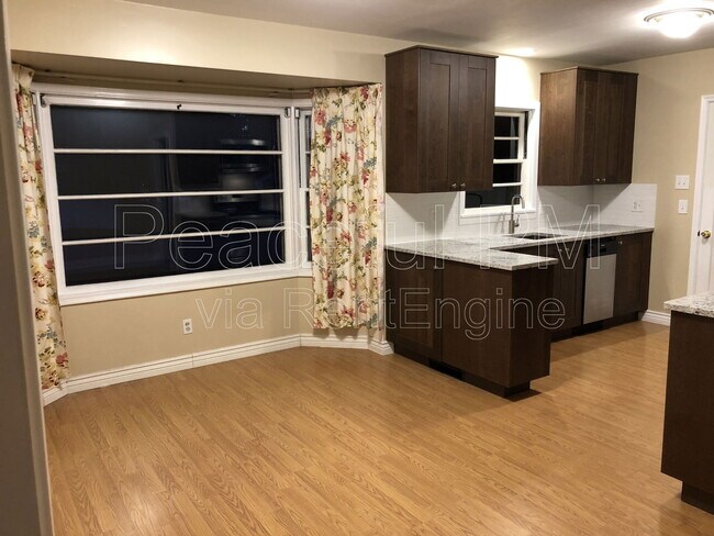 1741 E Hillcrest Ave in Salt Lake City, UT - Foto de edificio - Building Photo
