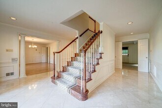 6209 Stoneham Ln in McLean, VA - Building Photo - Building Photo