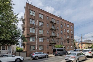 Newman Court in Bronx, NY - Building Photo