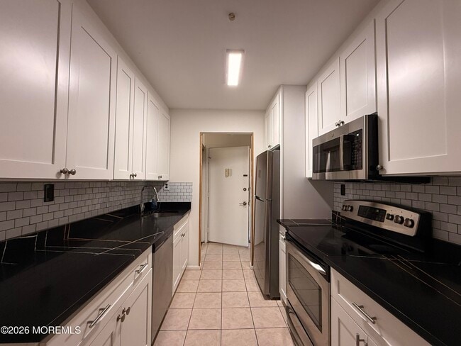 79 Overlook Way in Englishtown, NJ - Building Photo - Building Photo