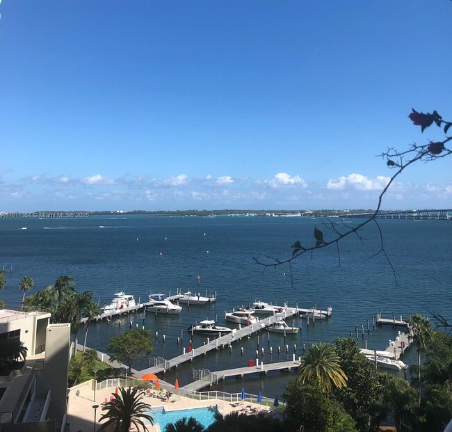 1627 Brickell Ave in Miami, FL - Building Photo - Building Photo