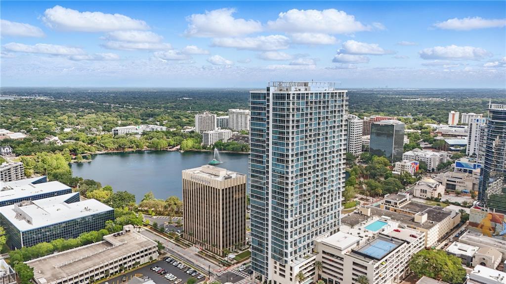 150 E Robinson St in Orlando, FL - Building Photo