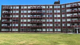 1310 Berlin Tpke in Wethersfield, CT - Building Photo