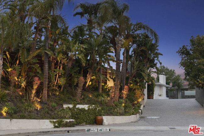 8405 Edwin Dr in Los Angeles, CA - Building Photo - Building Photo