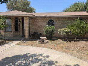 4710 Pita Dr in Laredo, TX - Building Photo - Building Photo