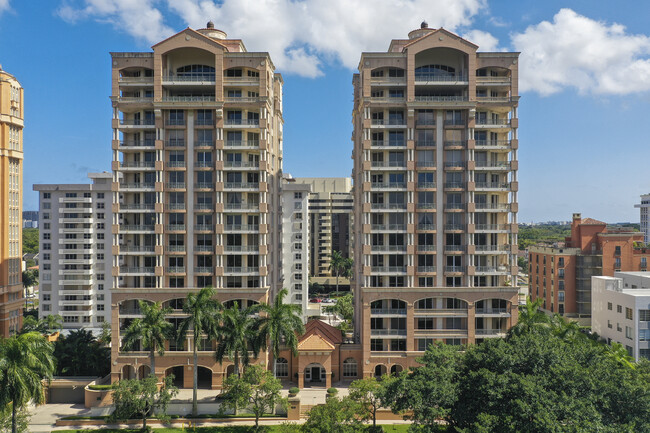 Gables on the Green in Coral Gables, FL - Building Photo - Building Photo