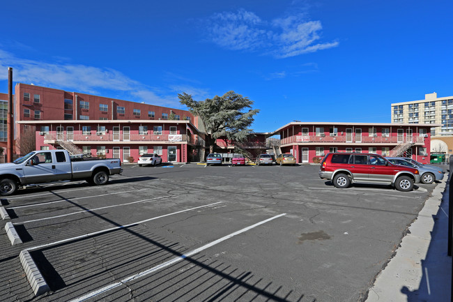 Sarrazin Arms Apartments in Reno, NV - Foto de edificio - Building Photo