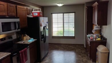 256 Woodfield Dr in Tiffin, IA - Building Photo - Building Photo