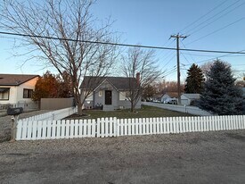 1124 S Powerline Rd in Nampa, ID - Building Photo