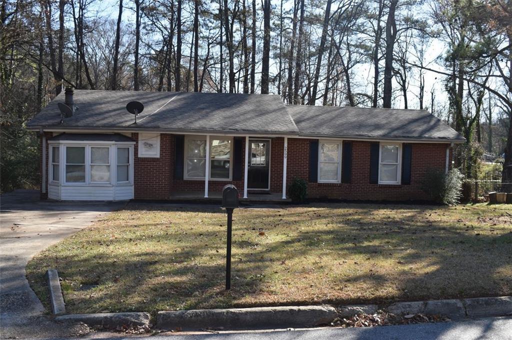 2599 McGlynn Dr in Decatur, GA - Building Photo