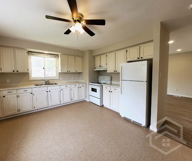 3 Bedroom House Close to Trottier Park! in Tillsonburg, ON - Building Photo - Building Photo