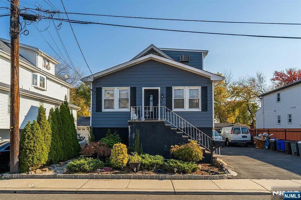 28 Sabina St in Little Ferry, NJ - Building Photo
