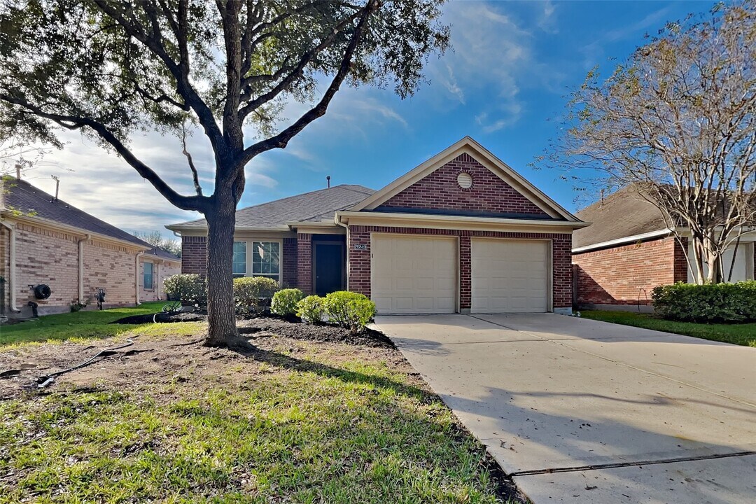 26849 Armor Oaks Dr in Humble, TX - Foto de edificio