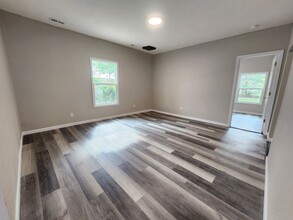 1630 W Belmont St in Springfield, MO - Building Photo - Building Photo