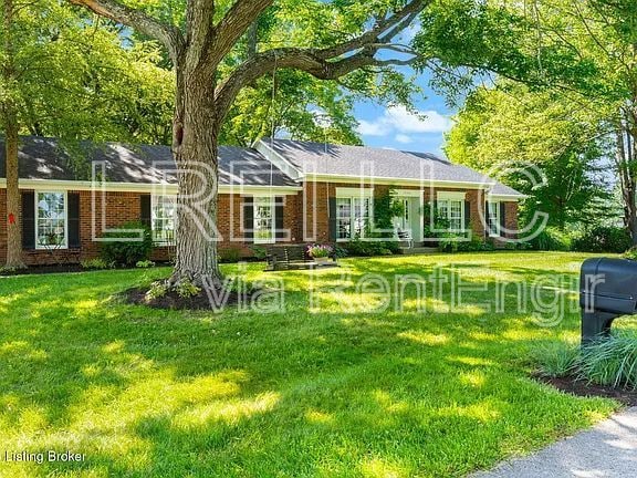 12100 Maplewood Rd in Goshen, KY - Building Photo - Building Photo