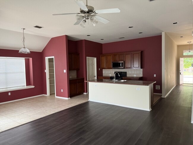 400 Angler Dr in Crowley, TX - Building Photo - Building Photo