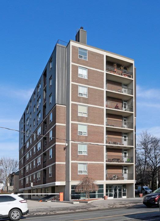 490 Eglinton Avenue East in Toronto, ON - Building Photo