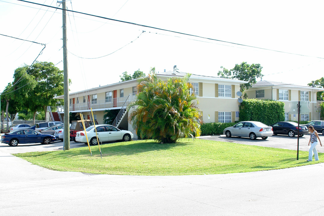 305 NE 16th St in Fort Lauderdale, FL - Foto de edificio
