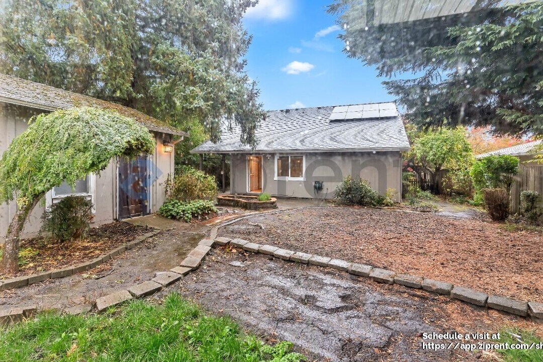 9380 SW Sagert St in Tualatin, OR - Building Photo