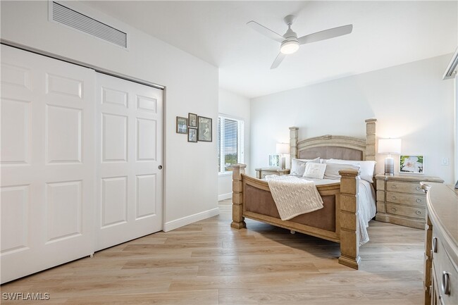 2745 First St in Ft. Myers, FL - Foto de edificio - Building Photo
