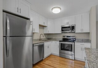115 S Main St in West Hartford, CT - Building Photo - Building Photo