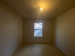 322 Jean St in San Antonio, TX - Foto de edificio - Building Photo