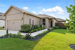 304 Dakota Crk in New Braunfels, TX - Building Photo