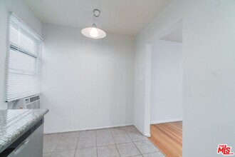 10438 Santa Monica Blvd in Los Angeles, CA - Building Photo - Building Photo