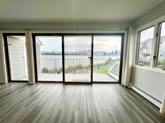 4C Cove Ln in North Bergen, NJ - Building Photo - Building Photo