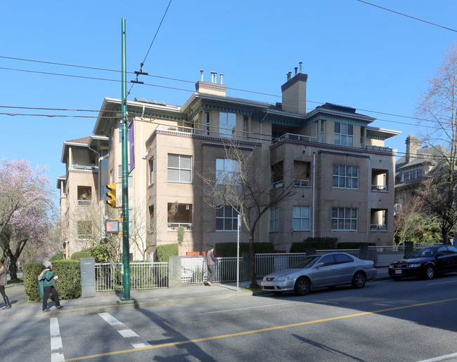 The Hampstead in Vancouver, BC - Building Photo - Building Photo