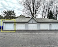 2765 N Forest Rd photo'